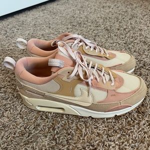 Women’s Nike Air Max 90